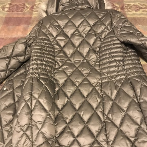 Laundry By Design parka with fur trimmed hood. - Picture 5 of 5